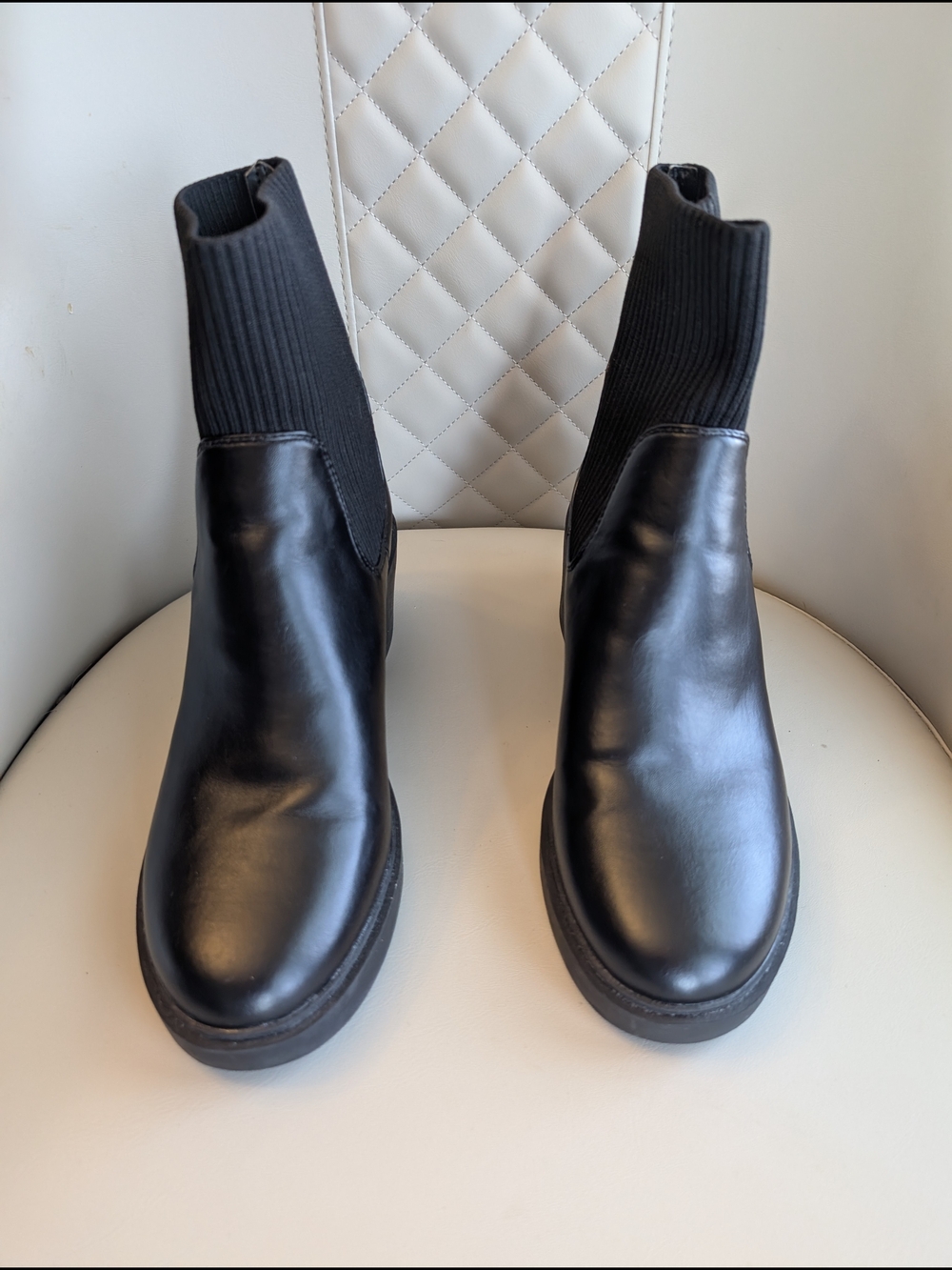 Anne Klein Women Sz 9 Black Leather Slip-On Chelsea Booties with Rib Knit Collar